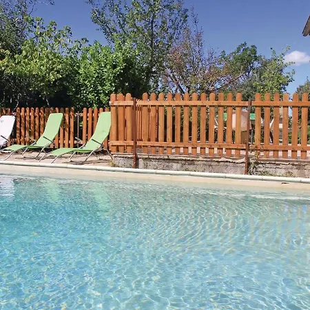 Awesome In With Heated Swimming Pool Сasa de vacaciones Grillon